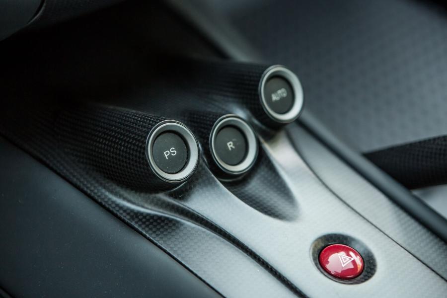 Детали интерьера Ferrari 599 GTO 2010 года  (US) (фото 19 из 40)
